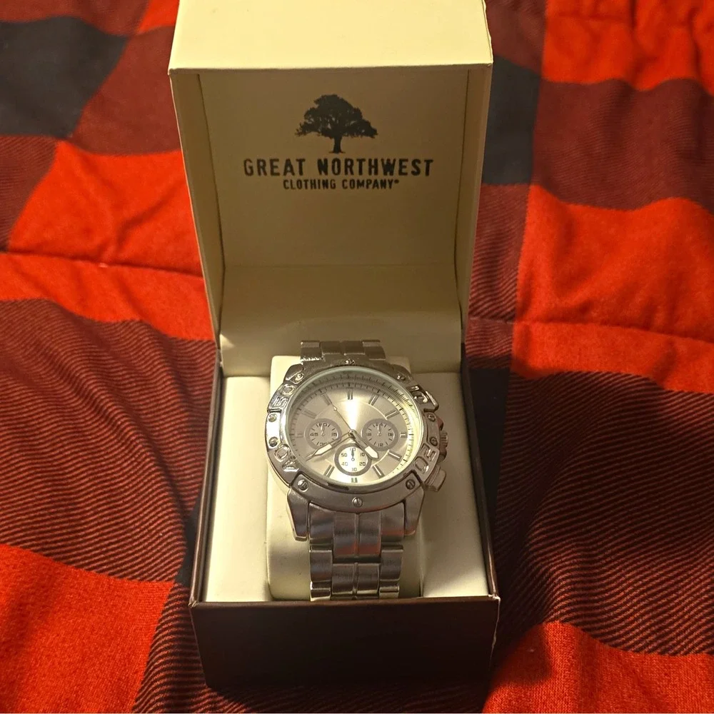 Great Northwest Clothing Company Men's Quartz 24-Hour Silver Dial Watch w/ Box